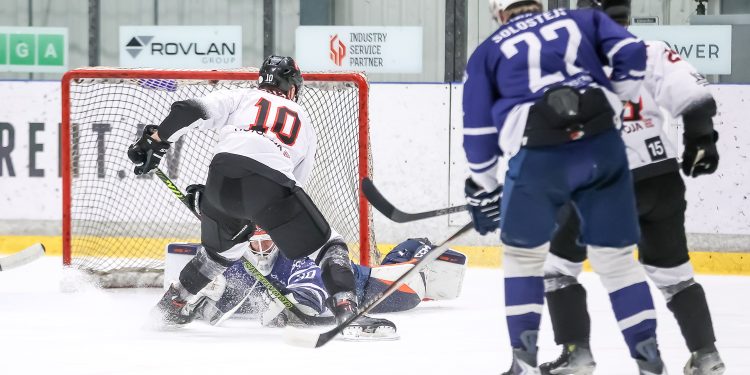 Vārtsargs Baltrūns paliek nepārspēts un palīdz Hockey Punks uzvarēt Mogo/RSU