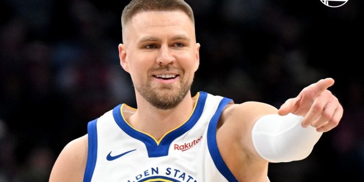 Porziņģis palīdz Warriors izcīnīt uzvaru pār Clippers NBA play-in drāmā