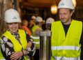 Latvijas Nacionālās operas foajē grīdā iemūrēta laika kapsula