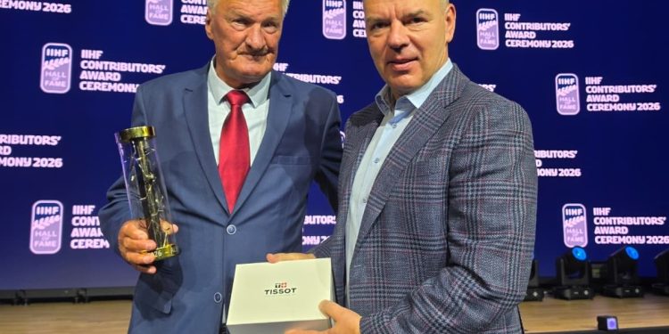 Aleksandrs Cicurskis saņem IIHF “Johan Bollue Award”