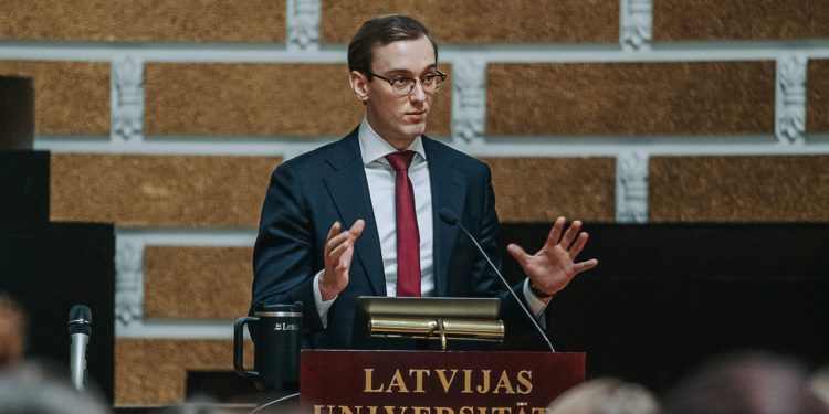 Mācām izmantot MI – bet vai mācām pārbaudīt, ko tas saka?