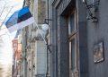 Igaunijas Banka uzstāda akmens barjeras, lai pasargātu ēku no automašīnām